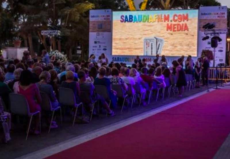 Via al “Sabaudia Film”, la grande festa della commedia italiana